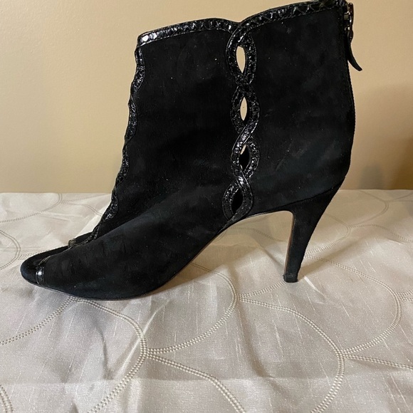 Ellie Tahari Suede Peep Toe Stiletto Heel - Picture 6 of 13